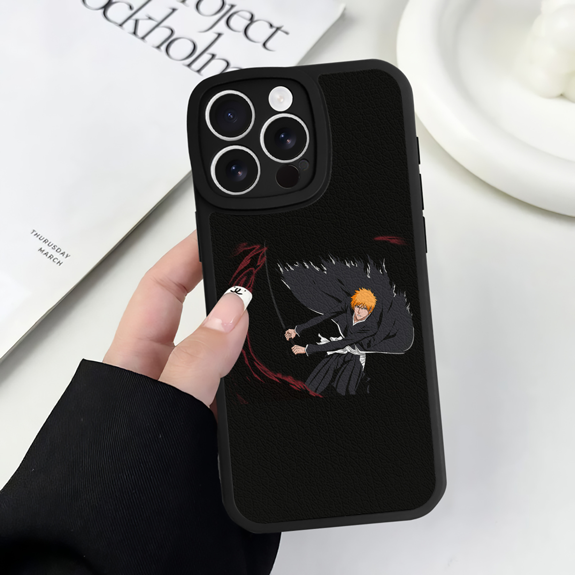 （画像用） ブリーチ 黒崎一護（くろさき いちご）BLEACH Kurosaki Ichigo 【iPhone 16シリーズ対応】シリコンスマホケース（レザー調） 材質：シリコン